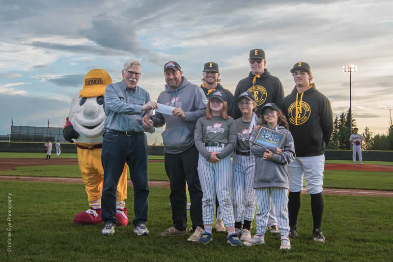 Community Park Little League receives a grant